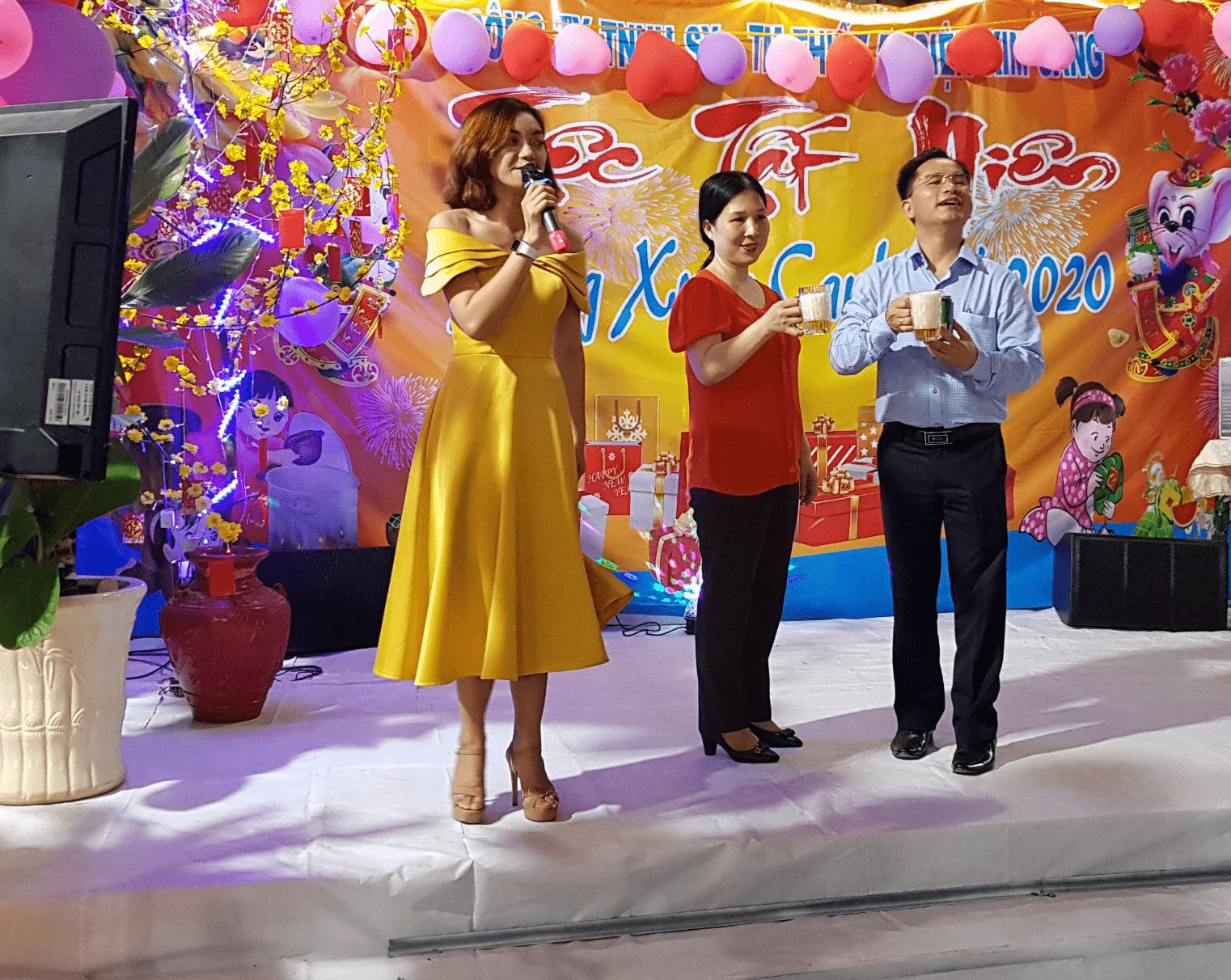 uong-bia-khai-tiec-tat-nien