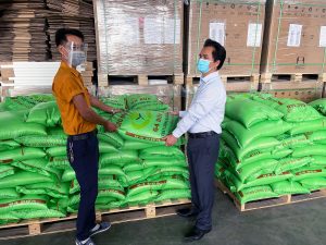 Kim-Sang-phat-gao-cho-nguoi-lao-dong-d